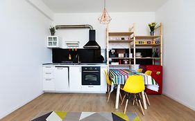 Colorful&Cozy Condo